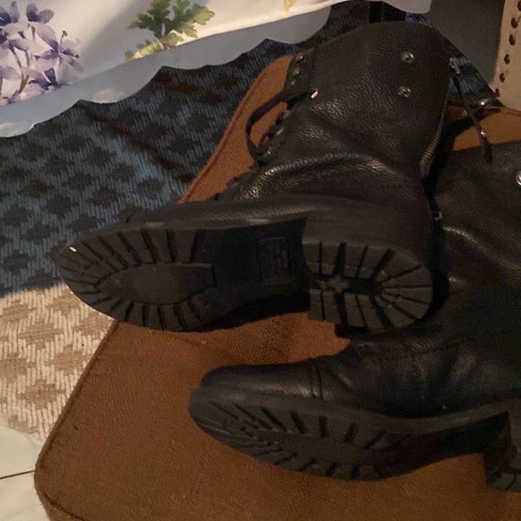 Boots - Picture 3 of 6